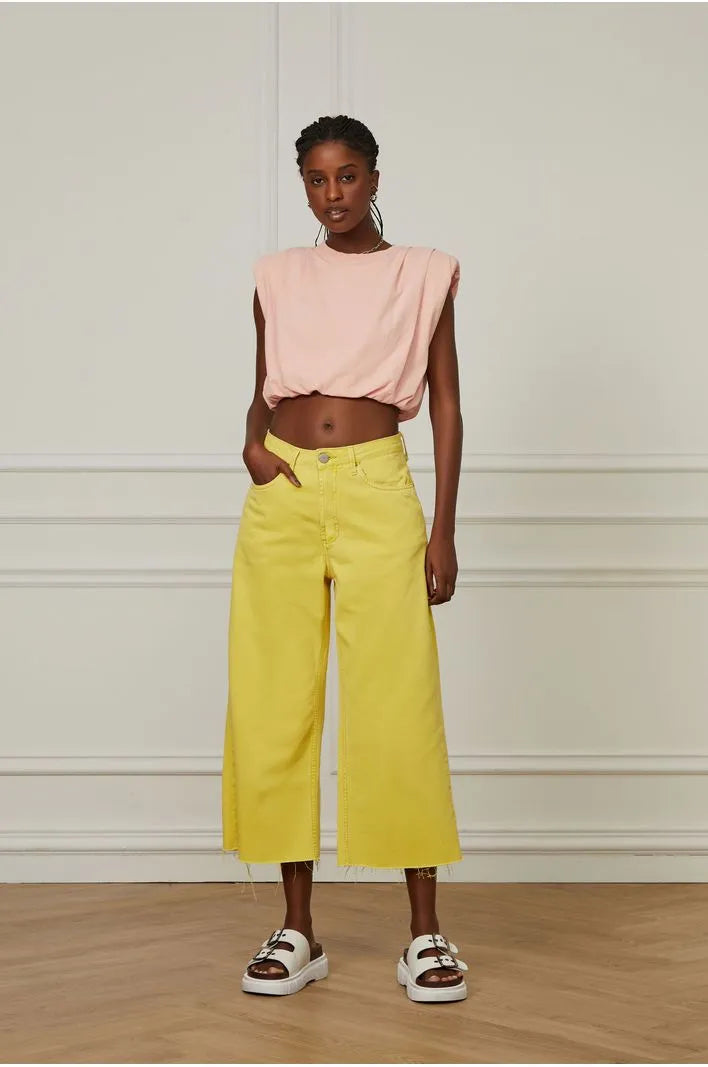 Sleeveless top with shoulder pads 2025