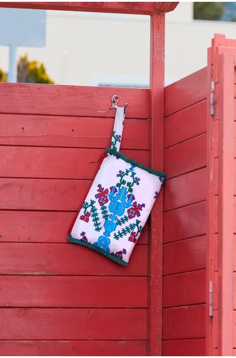 Daryna Pouch - Spring in Summer