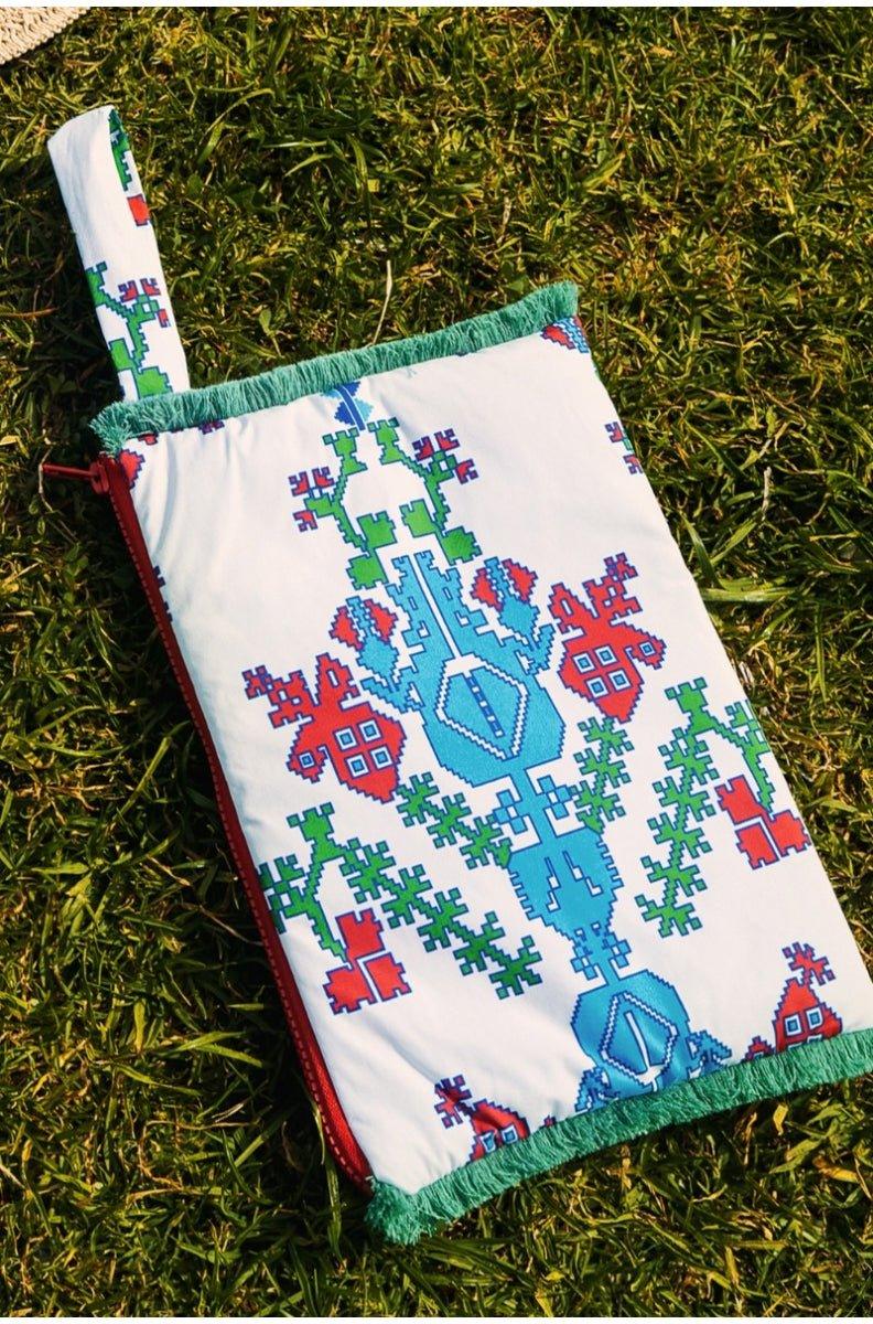 Daryna Pouch - Spring in Summer