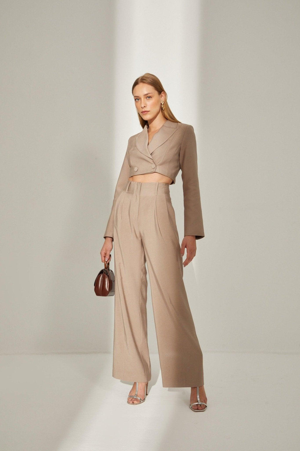 ボトムスその他 Aeron Sun - Belted Blazer Shitake Cropped Blazer & Pants Set